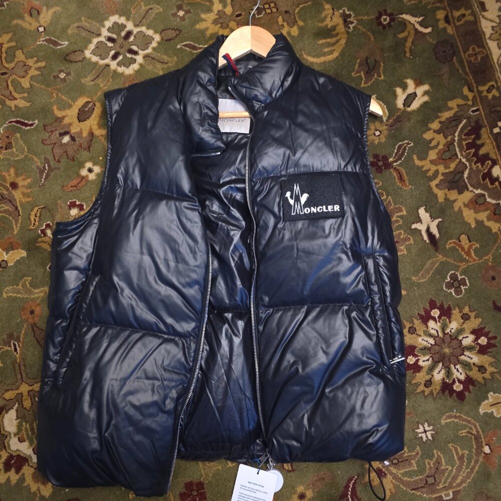 Moncler Banker Logo Quilted Glossy Shell Down Gilet Black Puffer Vest gorgous
